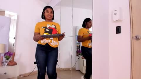 Snapshot of isla_scott chatting on January 19, 11:25 am Vanessa online show from January 19, 11:25 am