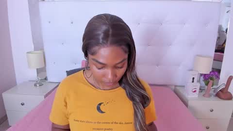 Snapshot of isla_scott chatting on February 18, 11:28 am Vanessa online show from February 18, 11:28 am