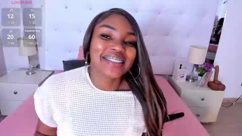 Snapshot of isla_scott chatting on February 25, 11:31 am Vanessa online show from February 25, 11:31 am