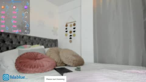 Snapshot of islaa_bluee chatting on June 22, 12:02 am Isla Blue online show from June 22, 12:02 am