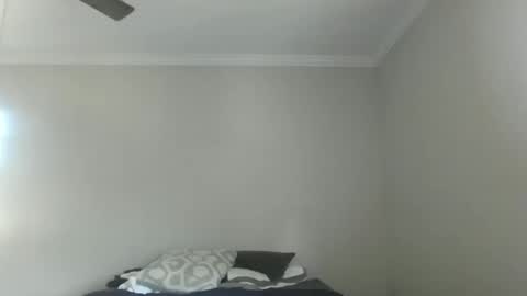 island625103 online show from September 15, 3:34 pm