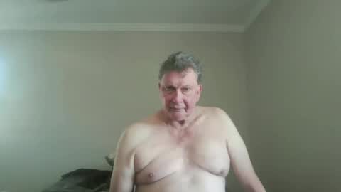 island625103 online show from October 6, 6:16 pm