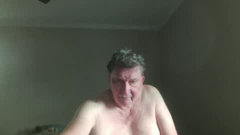 island625103 online show from October 20, 4:29 pm