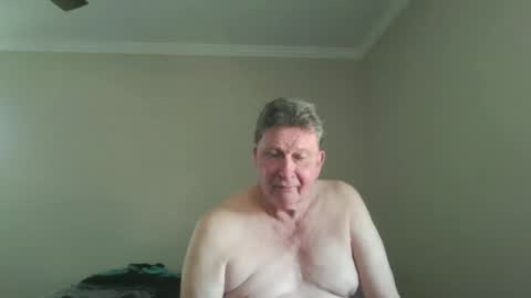 island625103 online show from October 21, 7:47 pm