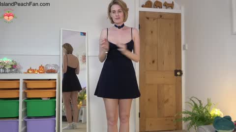 Snapshot of island_peach chatting on October 10, 7:13 pm Lou Peaches online show from October 10, 7:13 pm