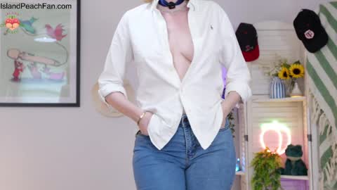 Lou  Peaches online show from April 10, 2:11 pm