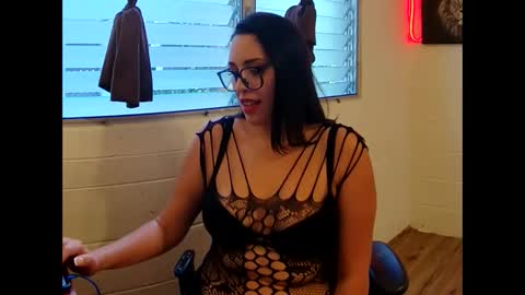 Snapshot of islandmilf777 chatting on March 8, 1:17 am BiancaRose online show from March 8, 1:17 am