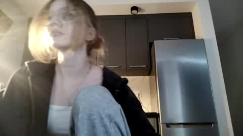 Mia online show from April 8, 5:13 pm