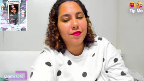 Snapshot of isobel_adams20 chatting on January 6, 11:52 pm Isobel Adams online show from January 6, 11:52 pm