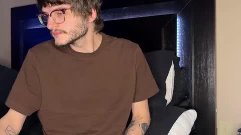 isocialmedia online show from February 10, 10:41 am