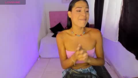 issa_kitty online show from October 7, 5:32 pm