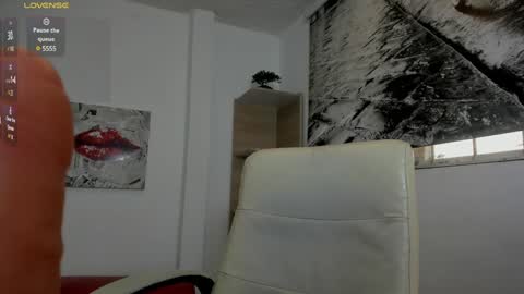 Issa  online show from January 13, 3:58 pm