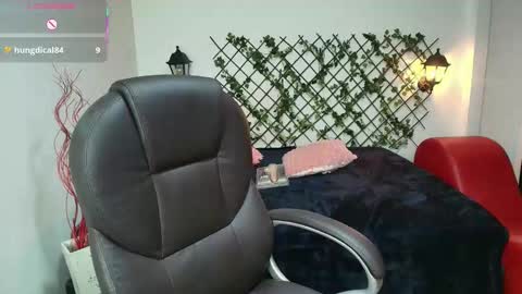 Issa  online show from November 12, 1:33 pm