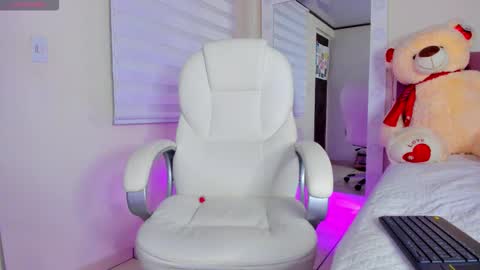 Isa  online show from November 27, 9:44 am