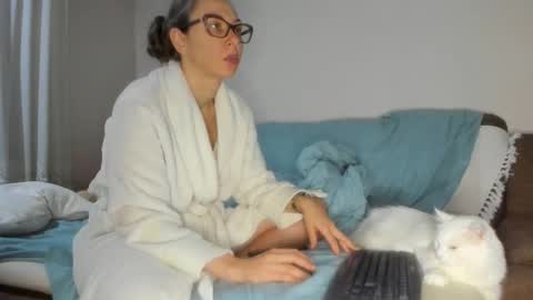 Issabelle online show from December 21, 7:15 am