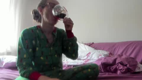 Issabelle online show from June 3, 5:43 am