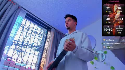 Snapshot of issac_james chatting on January 21, 11:24 am Issac online show from January 21, 11:24 am