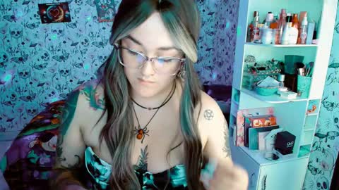 Yiz online show from November 25, 2:11 am