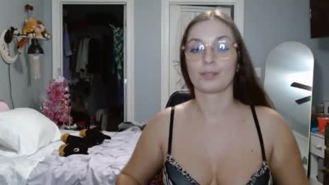 Bella Bloom online show from January 4, 7:55 am