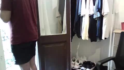 italianboybcn online show from October 8, 7:17 am