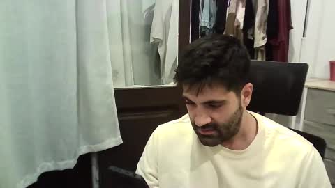 italianboybcn online show from November 7, 5:13 pm