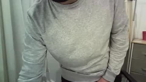 italianboybcn online show from December 17, 6:25 pm