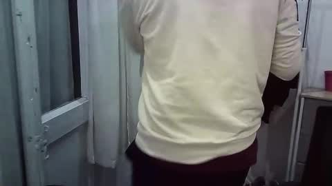 italianboybcn online show from December 19, 7:10 pm