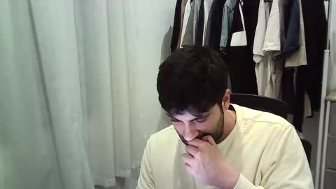 italianboybcn online show from December 21, 8:27 pm