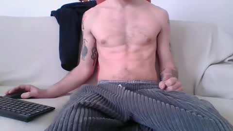 Snapshot of italiansire chatting on March 3, 9:37 am italiansire online show from March 3, 9:37 am