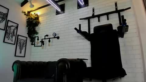 Italo Moore online show from January 10, 11:12 am