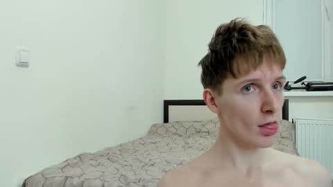 Snapshot of ithan_red chatting on December 19, 6:26 pm Ethan online show from December 19, 6:26 pm