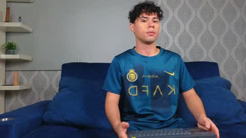 Ithan and Friends online show from December 13, 11:13 am