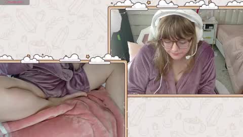 Snapshot of ithuriella chatting on April 19, 3:22 pm ithuriella online show from April 19, 3:22 pm