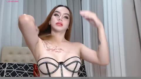 Snapshot of its_emilyvillain chatting on November 13, 4:44 am Emily online show from November 13, 4:44 am