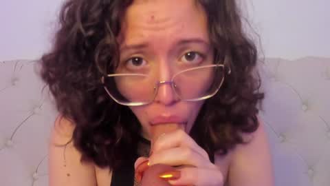 Maria online show from December 13, 1:44 pm