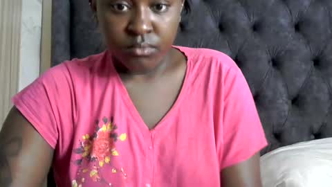 Snapshot of its_sweet chatting on January 20, 11:13 am BigAss horny online show from January 20, 11:13 am