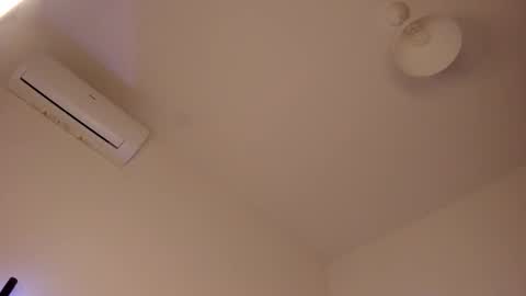 Isabella online show from November 3, 1:45 pm