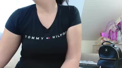 Busty mommy online show from December 17, 8:53 am