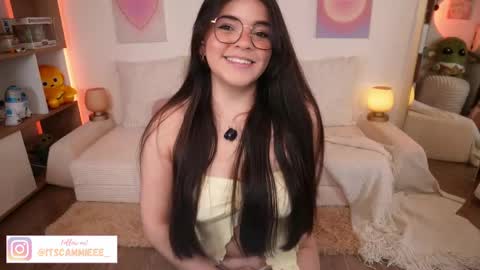 Snapshot of itscammieee chatting on May 16, 6:39 pm Camila but you can call me online show from May 16, 6:39 pm
