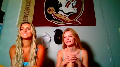 Snapshot of itsdanirose chatting on June 17, 1:08 am Danielle Rose online show from June 17, 1:08 am