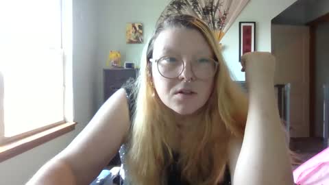 Itsglitchh222 online show from September 13, 9:14 pm