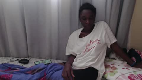 Snapshot of itslaynne chatting on October 14, 11:44 am Laynne online show from October 14, 11:44 am