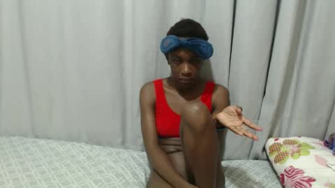 Snapshot of itslaynne chatting on October 23, 2:27 pm Laynne online show from October 23, 2:27 pm