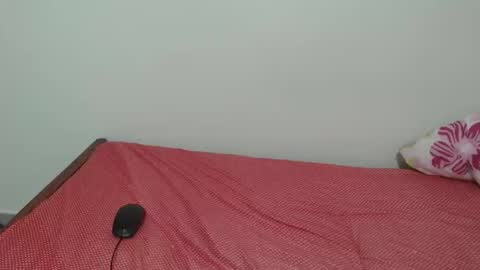 Snapshot of itslaynne chatting on November 11, 9:53 am Laynne online show from November 11, 9:53 am