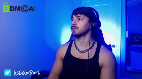 Snapshot of itslukiepooh chatting on November 16, 11:54 pm Itslukiepooh online show from November 16, 11:54 pm