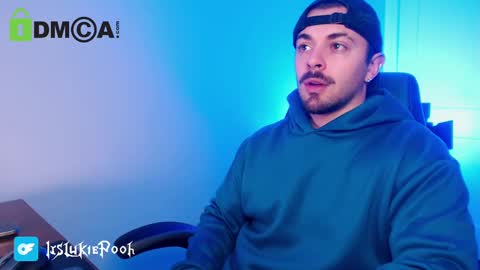 Snapshot of itslukiepooh chatting on November 23, 1:27 am Itslukiepooh online show from November 23, 1:27 am