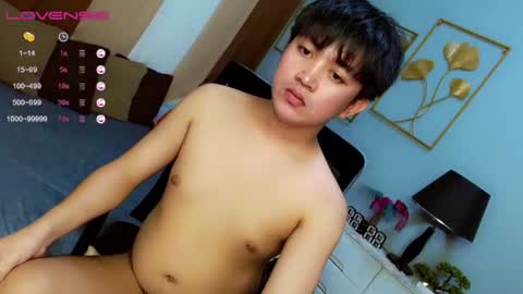 Snapshot of itsme_berniexx chatting on February 3, 8:24 am ask me online show from February 3, 8:24 am