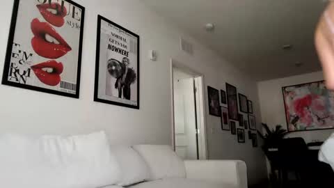 Snapshot of itsmealexisrae chatting on October 9, 4:05 pm Alexis Rae online show from October 9, 4:05 pm