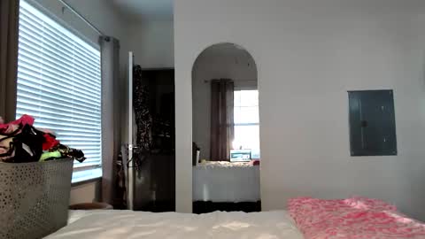 Snapshot of itsmealexisrae chatting on October 16, 12:17 pm Alexis Rae online show from October 16, 12:17 pm