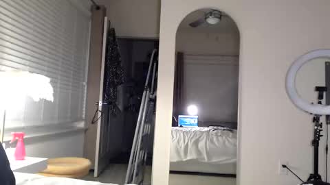 Snapshot of itsmealexisrae chatting on November 18, 11:37 pm Alexis Rae online show from November 18, 11:37 pm